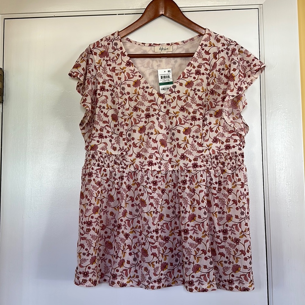 Womens large Style and Co, NWT, beautiful with nice flowy sleeves